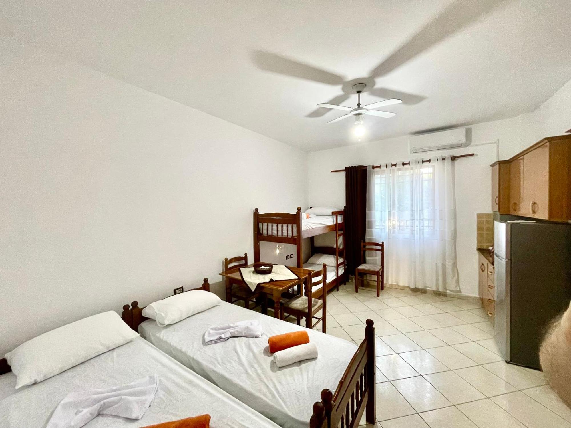 Xhou'S Home Shkodër Екстериор снимка