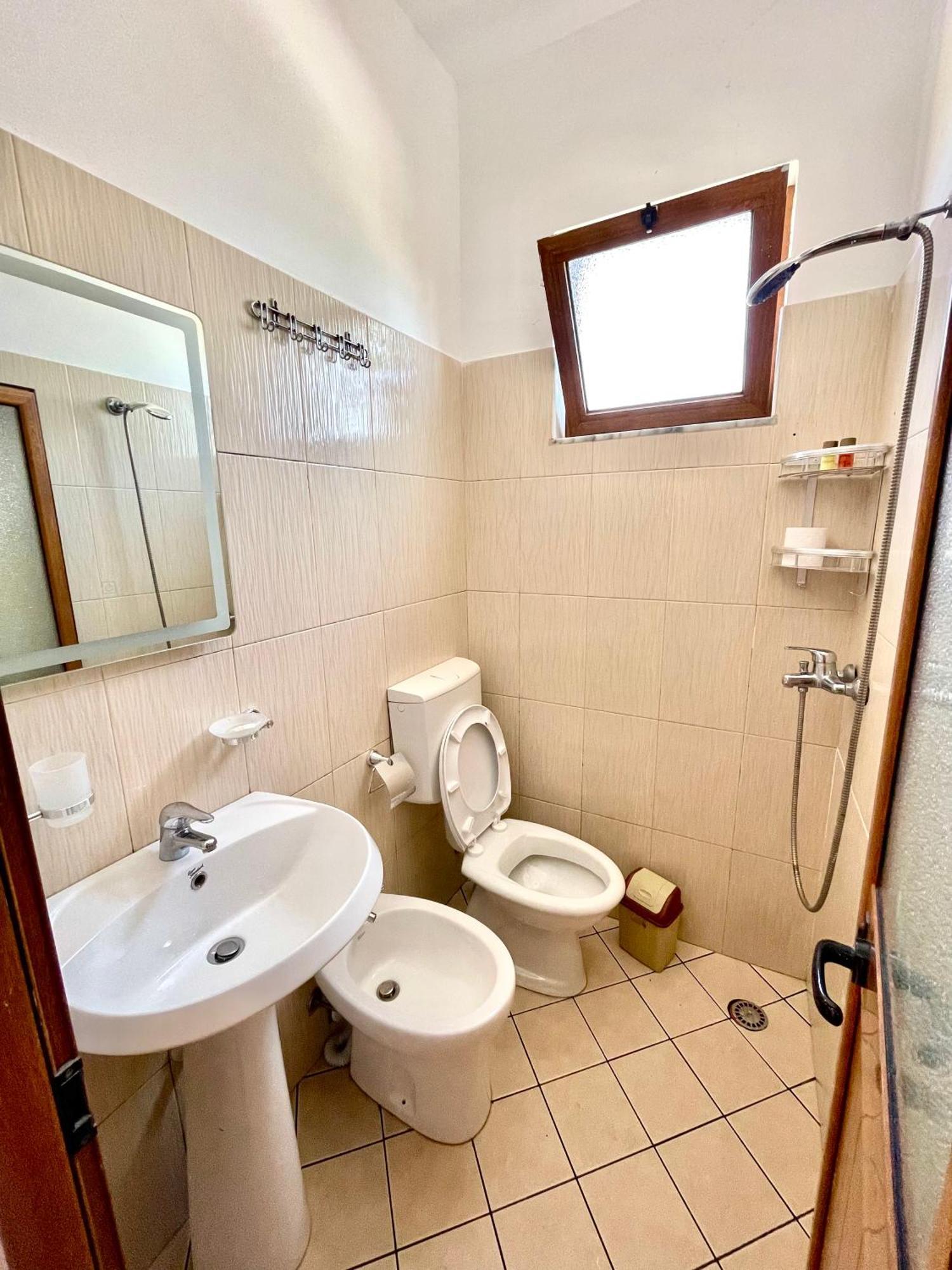 Xhou'S Home Shkodër Екстериор снимка