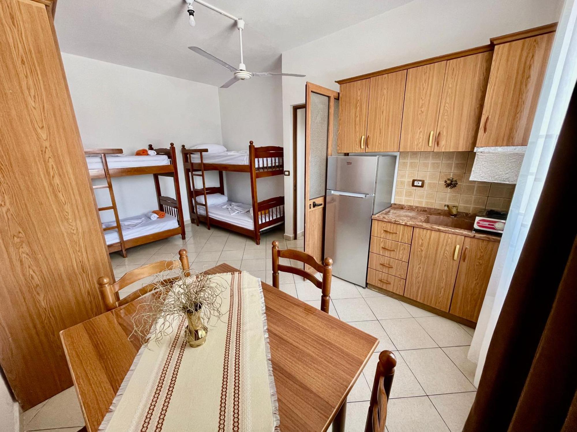 Xhou'S Home Shkodër Екстериор снимка