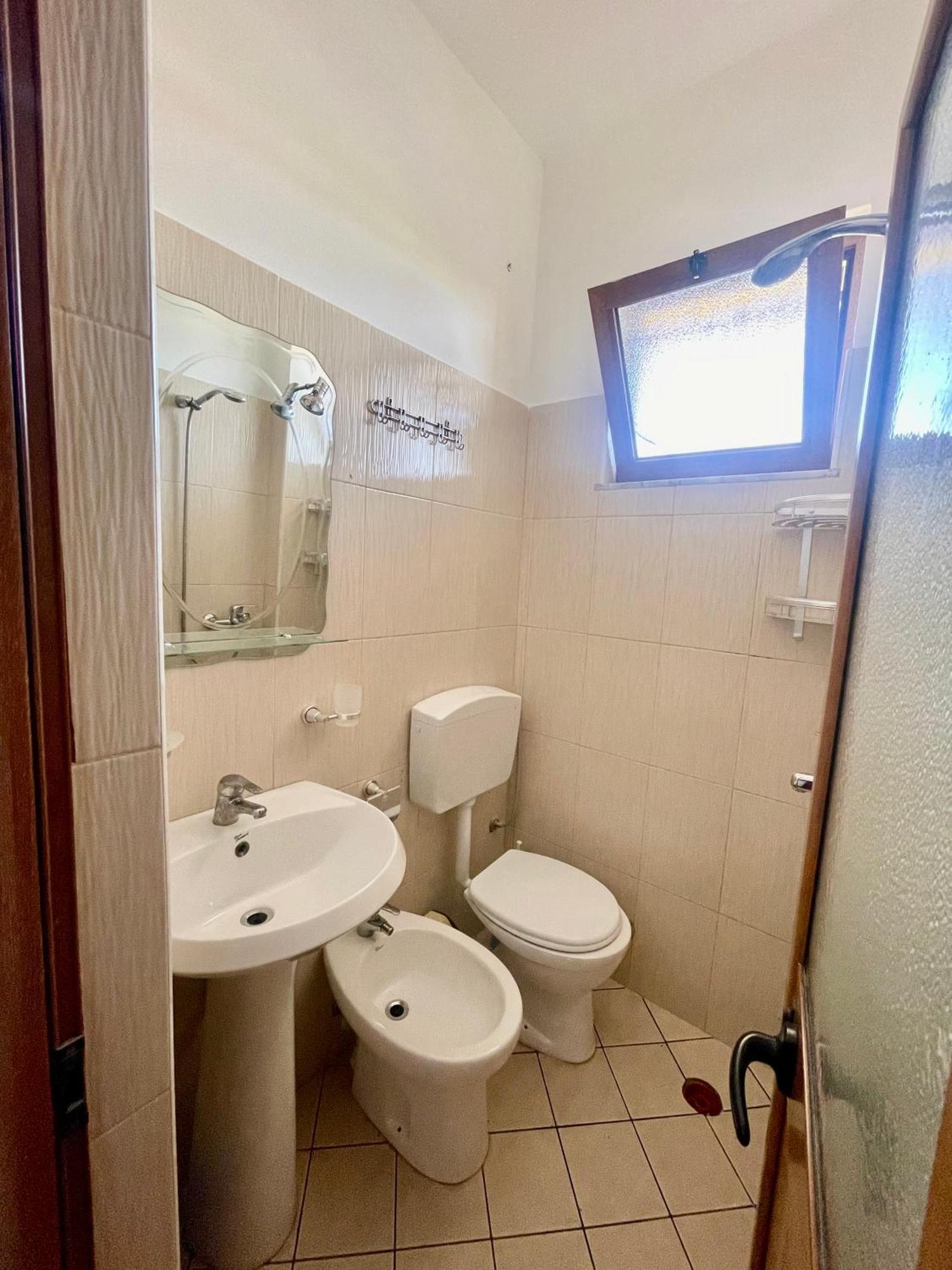 Xhou'S Home Shkodër Екстериор снимка