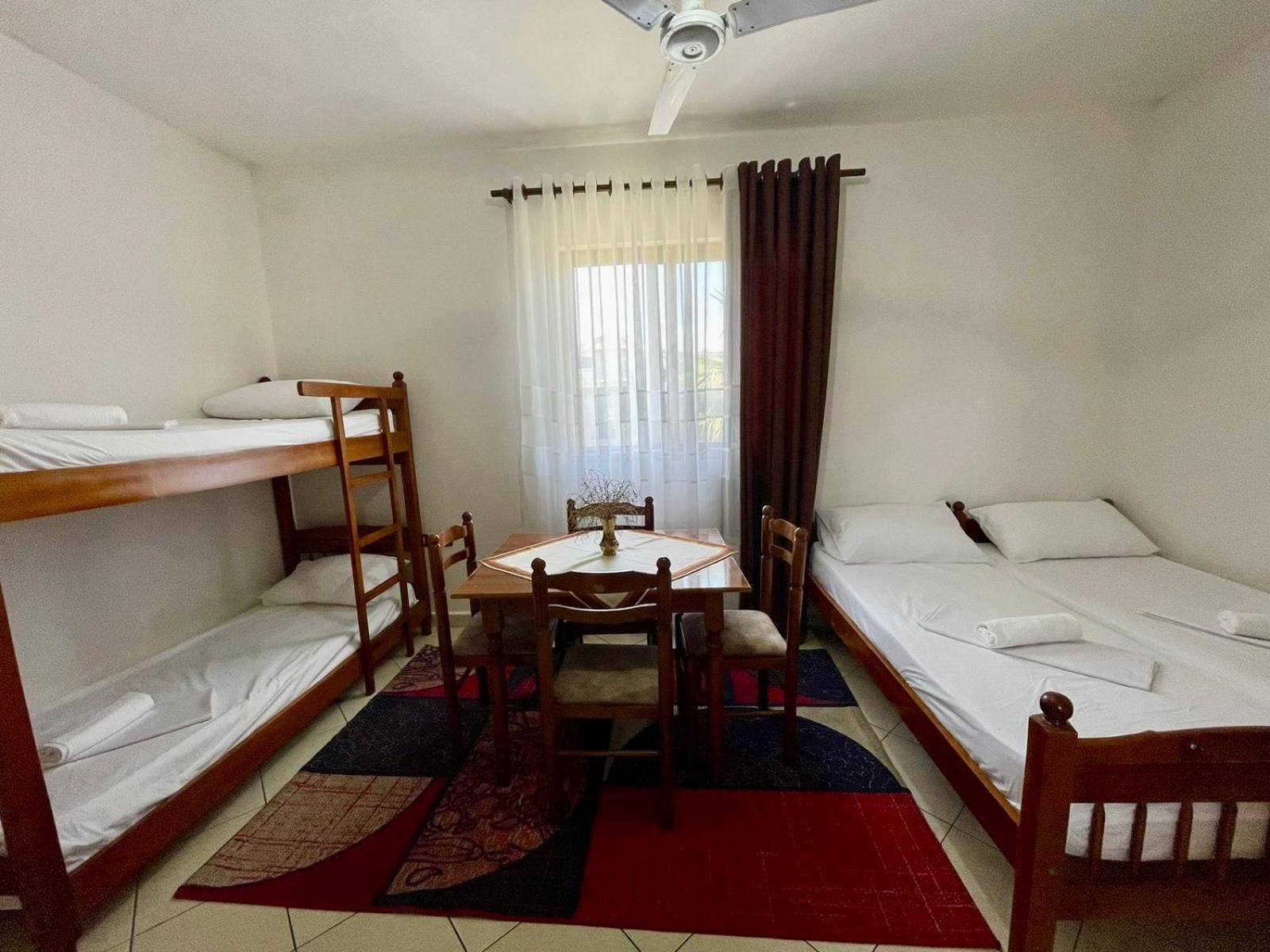 Xhou'S Home Shkodër Екстериор снимка